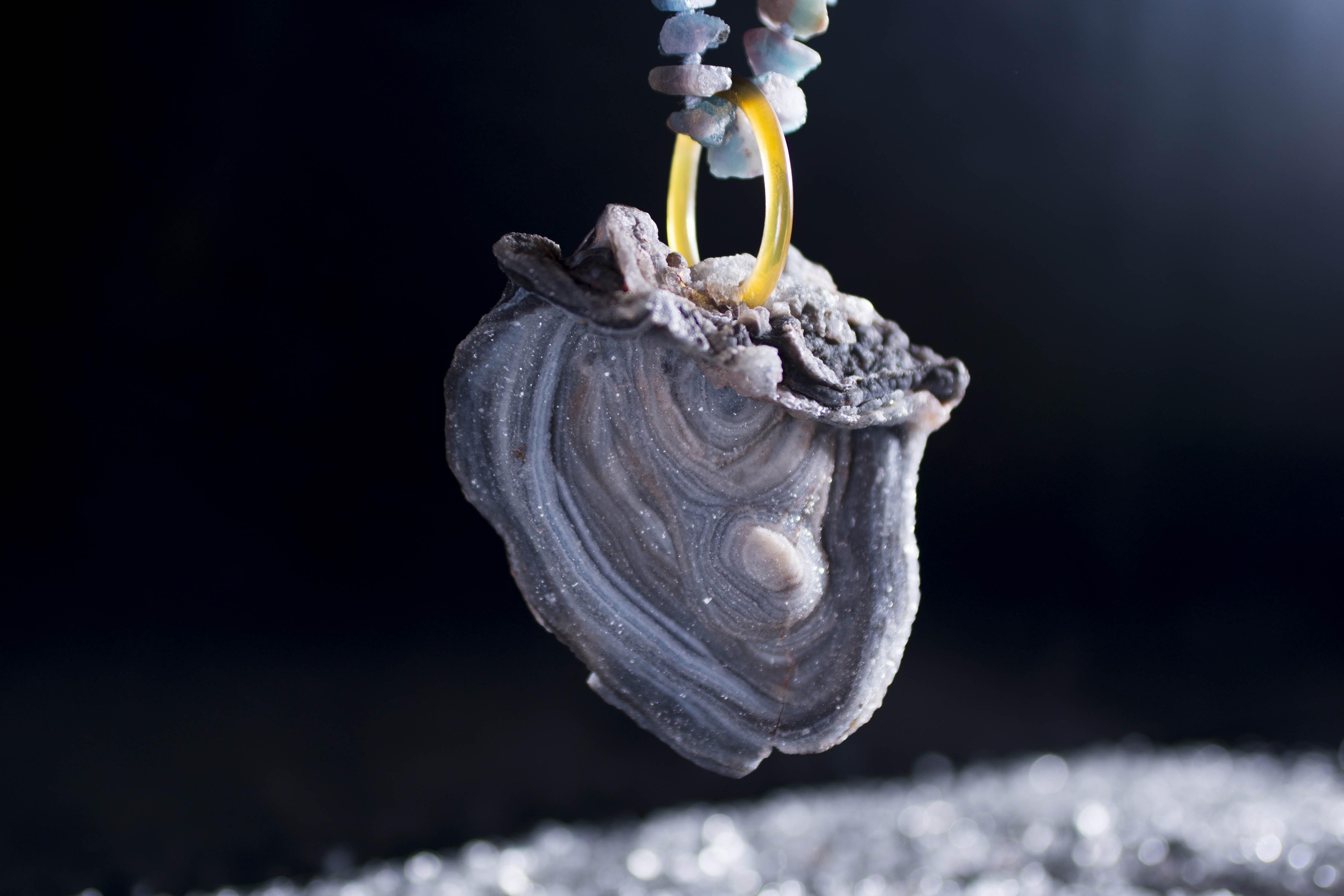 Collana di tormaline paraiba naturali grezze con ciondolo in agata cristallizzata naturale