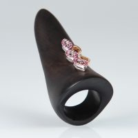 ART.42 - Anello in ebano con inserto in oro bianco e rosa con rubini
