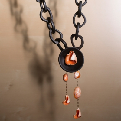 ART.17 - Ebony necklace finished in yellow gold with shell orange callas and Mexican fire opals