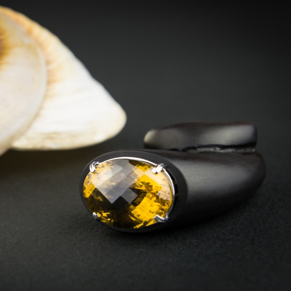 ART.48 - Ebony and white gold ring with natural citrine faceted